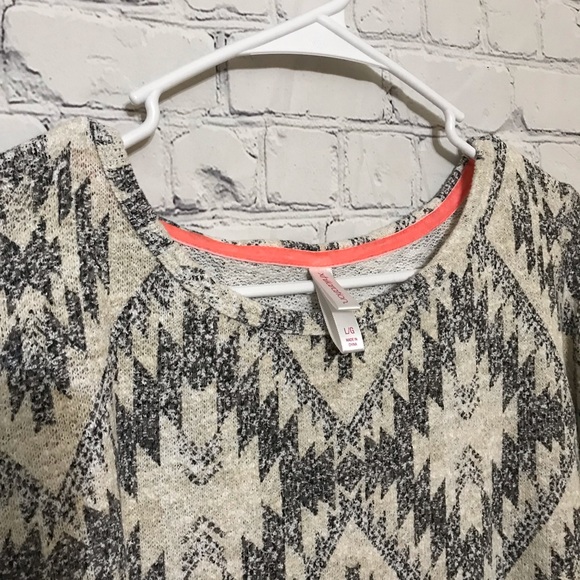 Diamond Knit Top with Lace - Picture 3 of 8